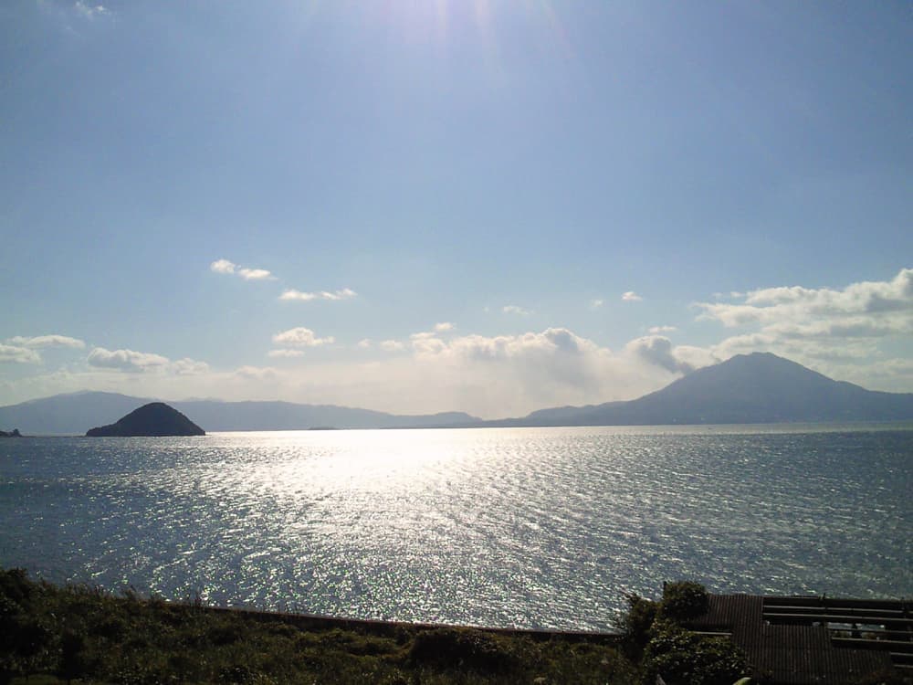 鹿児島県姶良市加治木町から見た桜島